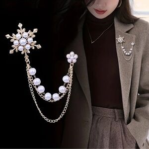 Elegant Snowflake Chain Brooch ❄️ Christmas Gift Snowflake Pin